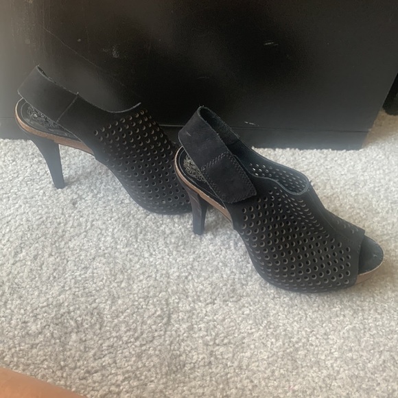 VINCE Camuto stiletto sling back heels - Picture 4 of 5